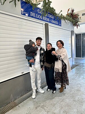 Nela García entrega las llaves de un nuevo puesto en Federico Mayo