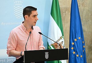 Jaime Espinar explica en rueda de prensa las medidas que ha adoptado el Gobierno sobre el transporte público