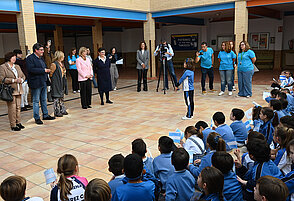 La alcaldesa durante su visita al colegio
