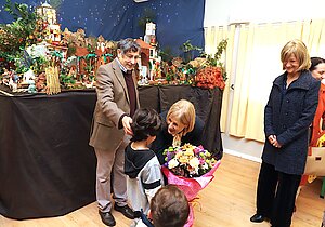 La alcaldesa ha visitado el belén de Valleequillo