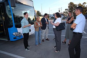 La alcaldesa asiste a la presentación de la prueba piloto del nuevo sistema de los autobuses urbanos