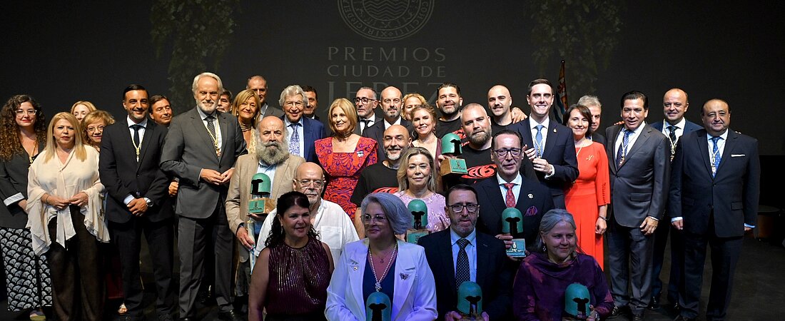 #htmlcaption-1 La alcaldesa y el presidente del Senado han presidido la entrega de los Premios Ciudad de Jerez