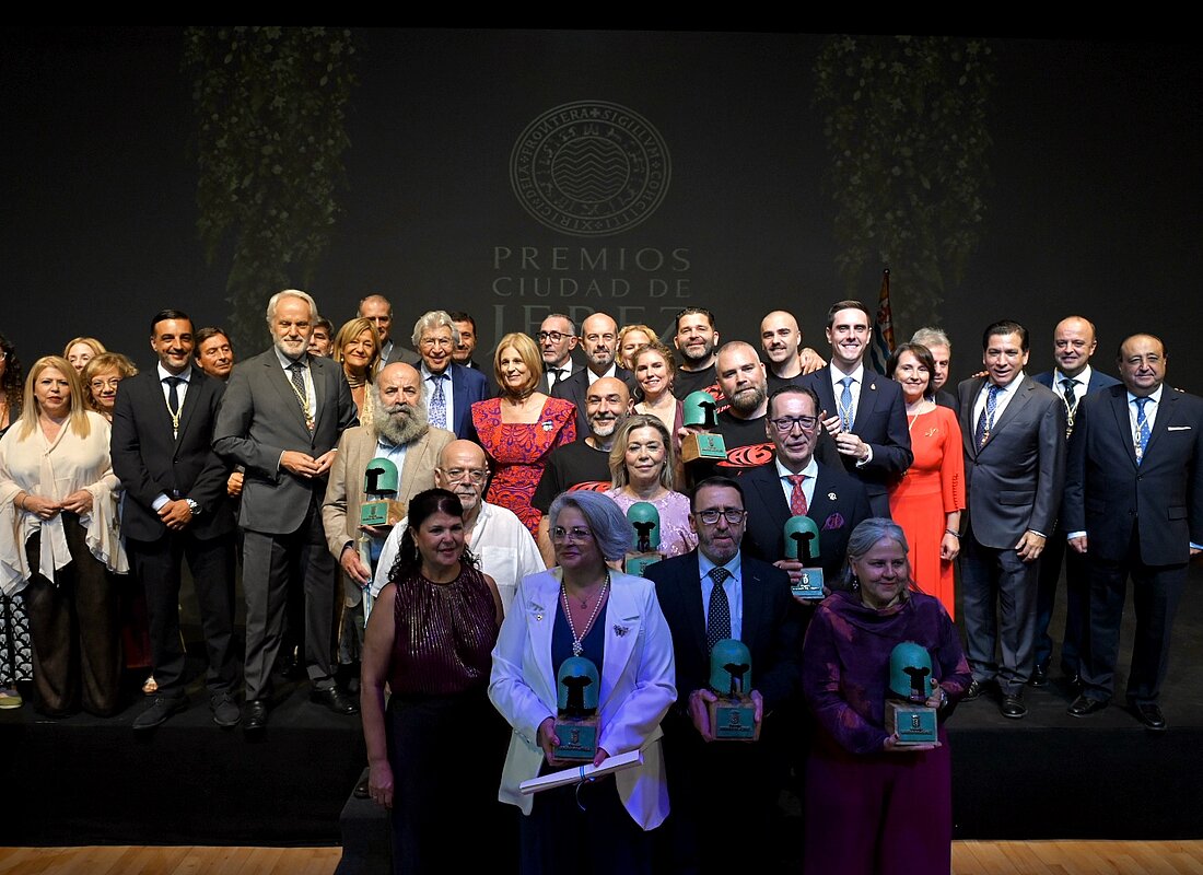 #htmlcaption-1 La alcaldesa y el presidente del Senado han presidido la entrega de los Premios Ciudad de Jerez