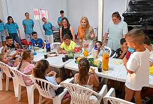 La alcaldesa visita la escuela de verano de El Portal