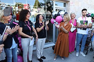 La alcaldesa asiste a la inauguración de la tienda Venus