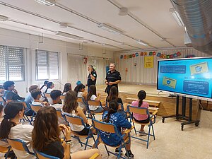 La Policía Local atiende a 3.675 alumnos y alumnas de 55 centros a través de visitas a colegios e institutos, en la propia Jefatura y en actividades de concienciación
