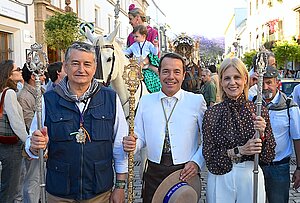 La alcaldesa y el consejero Antonio Sanz han acompañado a la Hermandad del Rocío