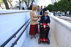 La alcaldesa ha realizado una visita técnica a la obra de la nueva rampa de Vallesequillo