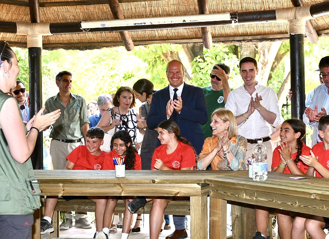La alcaldesa preside el Día del Padrino en el Zoobotánico