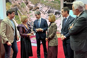 Alcaldesa visita el stand de La Rioja 