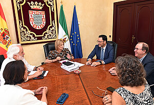 La alcaldesa durante la reunión