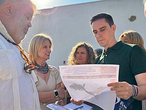 La alcaldesa visita las obras del aparcamiento de La Granja