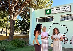 La alcaldesa visita la barriada de Mesas de Asta Regia