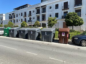 Ya se está instalando el quinto contenedor en la zona urbana