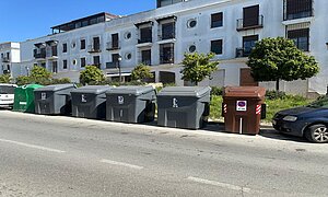 Ya se está instalando el quinto contenedor en la zona urbana