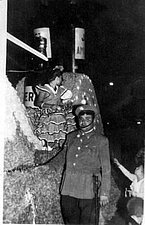 Guardia custodiando Carroza de Reyes Magos