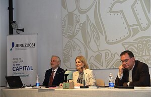 La alcaldesa inaugura la I Mesa Redonda Tartesos.0