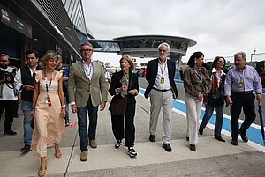 La alcaldesa y el consejero de Turismo han asistido a la última prueba del mundial de Superbike