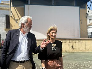 La alcaldesa y Agustín Muñoz han visitado el cine Astoria donde se acometerán obras para su acondicionamiento