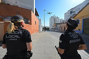 La unidad de drones de la Policía Local actúa contra el vandalismo