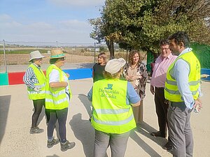 Los delegados durante la visita