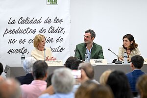 La alcaldesa y consejera de Empleo participan en una Jornada de Asaja