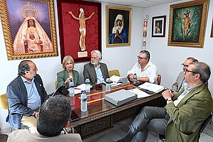 La alcaldesa ha mantenido un encuentro con la Hermandad del Resucitado