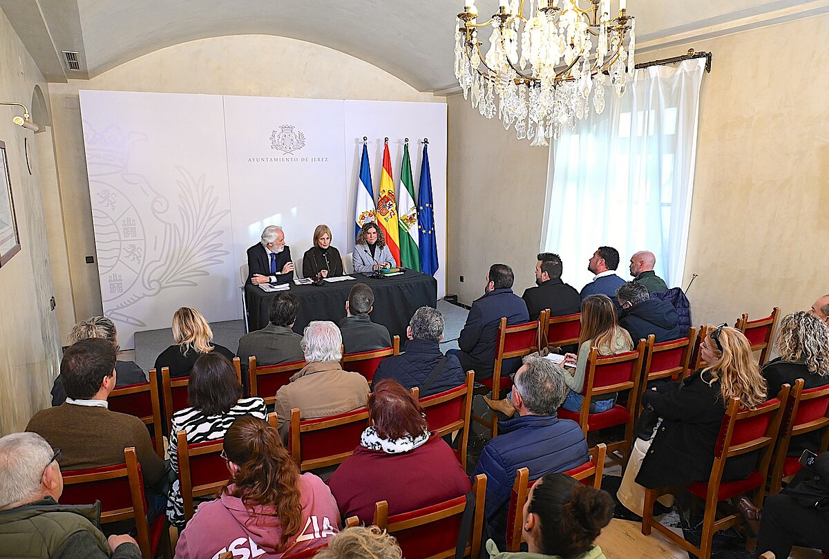 La alcaldesa presenta a la zona rural el dispositivo de información y ...