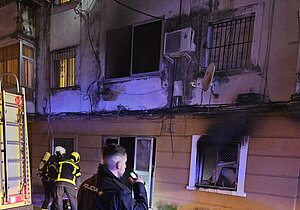 La alcaldesa felicita a los cuerpos de seguridad por su actuación en el incendio de la calle Tona
