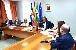 La alcaldesa preside el Patronato de la Fundación Caballero Bonald