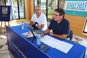 Aparicio presenta el Trofeo de la Hermandad de la Exaltación