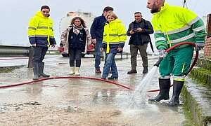 La alcaldesa visita los trabajos que se están realizando en La Ina