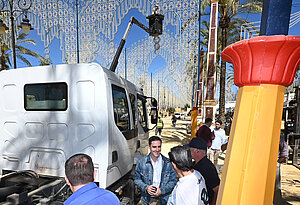 El teniente de alcaldesa durante la visita