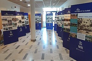 La exposición 'El árbol de la ciudad' se encuentra en el Centro Social Las Granja
