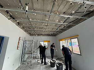 Archivo. Obras de impermeabilización del centro de barrio de la barriada España