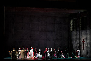 Fotografía de actores durante la representación de la ópera