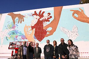 Carmen Pina y Tomás Sampalo visitan el Mural del Voluntariado