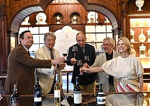 La alcaldesa asiste a la firma Declaración de los Vinos Fortificados Históricos de Europa