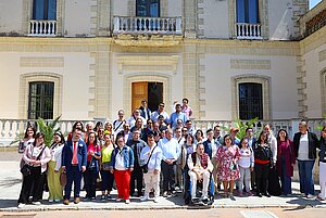 Yessika Quintero y Francisco Zurita han recibido a los jóvenes participantes en los Carruajes de la Integración