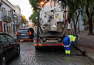 El Ayuntamiento intensifica la limpieza de imbornales