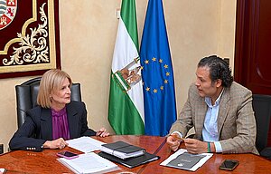 La alcaldesa se reúne con la Fundación Secretariado Gitano