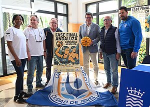 El delegado de Deportes presenta la final del Campeonato Andaluz de Waterpolo