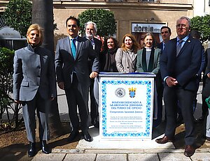 La alcaldesa y el consejero de Justicia inauguran el monolito del Turno de Oficio