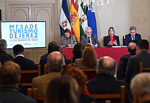 La alcaldesa en la Mesa del Turismo celebrada esta semana