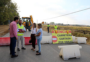 Susana Sánchez visita las obras de la carretera de La Ina