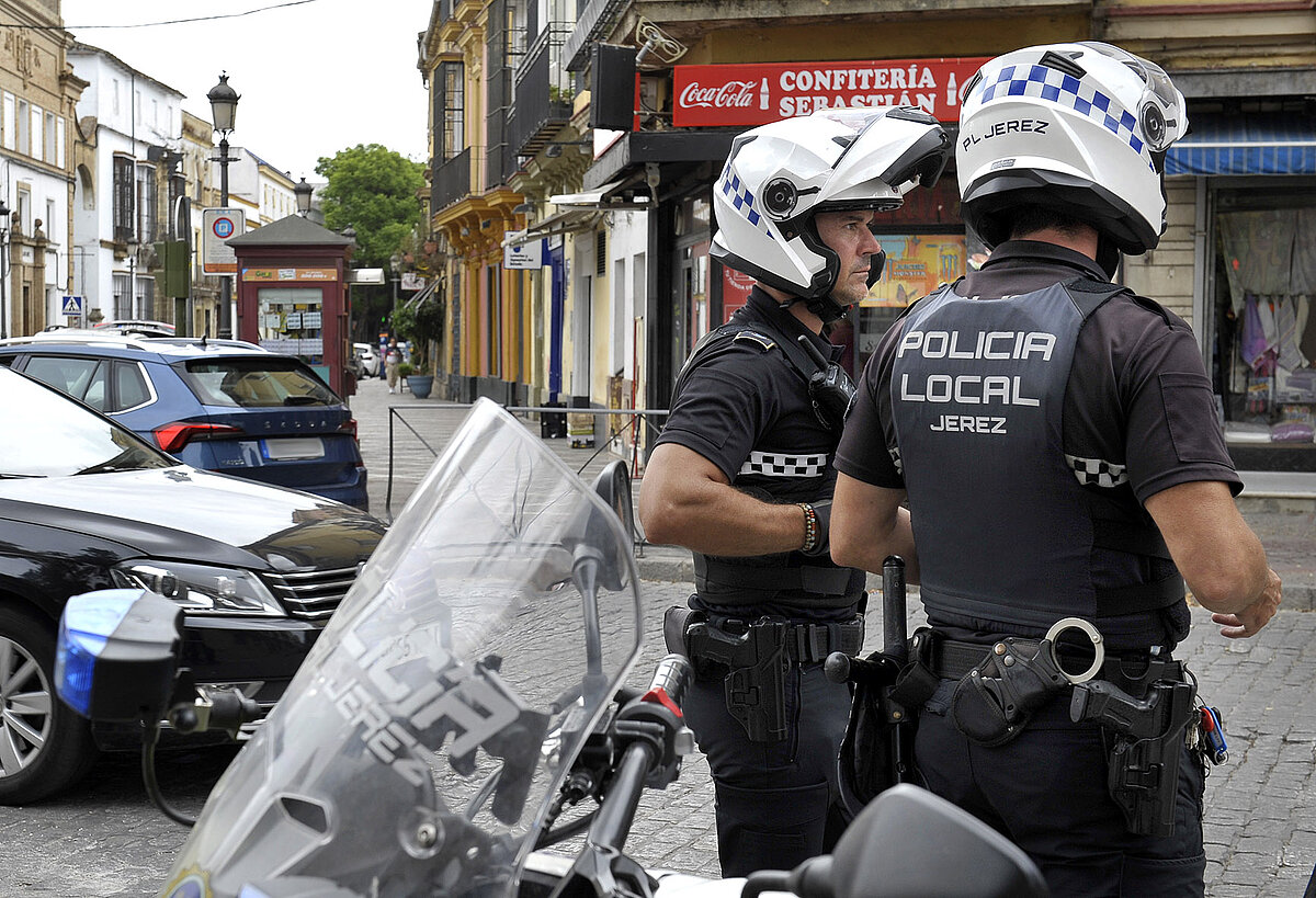 La Policía Local detiene a dos personas por un presunto delito de robo ...
