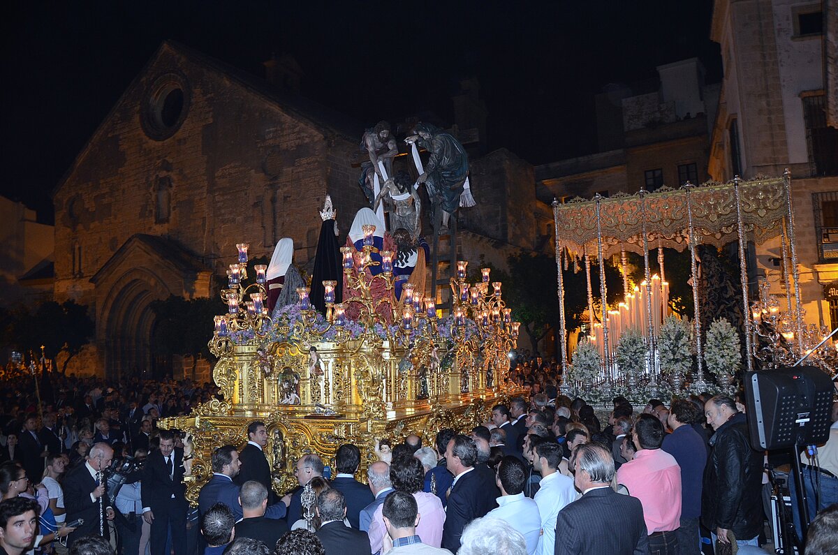 La Hermandad de la Soledad Renueva a sus Capataces y Garantiza la Continuidad para el Viernes Santo de 2026