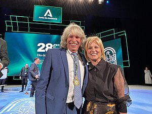 La alcaldesa junto a José Mercé