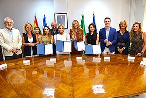 La alcaldesa firma un convenio con la Fundación Mejores Amigos
