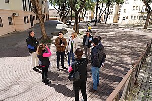 El teniente de alcaldesa durante la visita